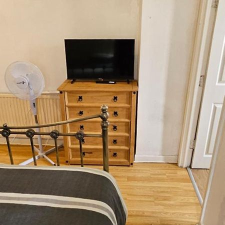 No Frills & Nothing Fancy 1 Bed Studio City Centre Cardiff Exterior photo