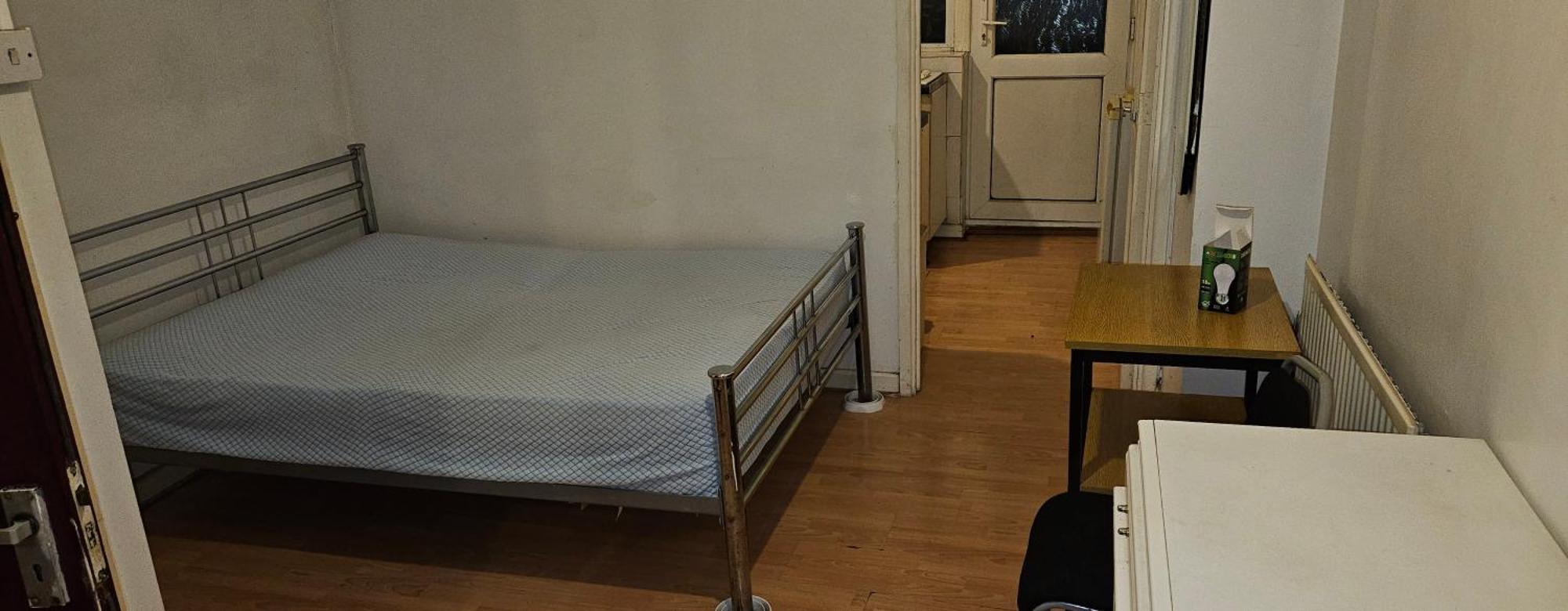No Frills & Nothing Fancy 1 Bed Studio City Centre Cardiff Exterior photo